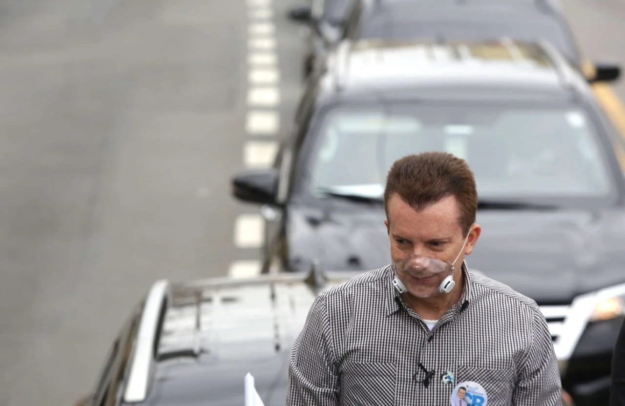 Com campanha acirrada, candidatos a prefeito em SP apostam em carreatas