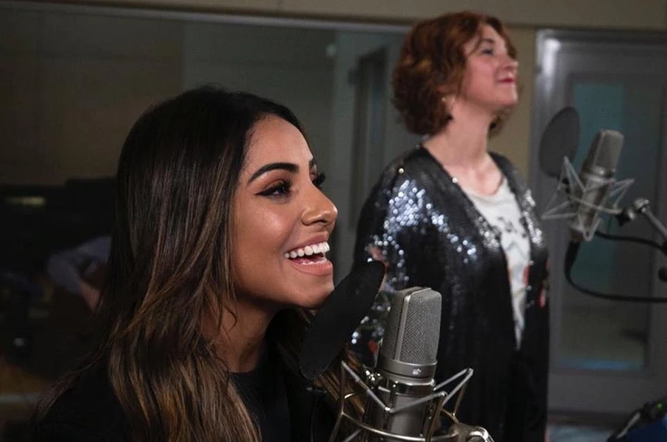 Gabriela Rocha e americana Kim Walker-Smith lançam sucesso gospel