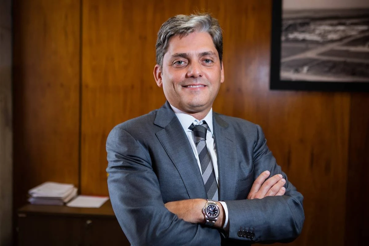 OAB-DF: Everardo Gueiros abre mão de candidatura e apoia Thais Riedel