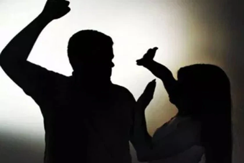 Homem perfura rosto de mulher com chave de fenda em clínica na Asa Sul