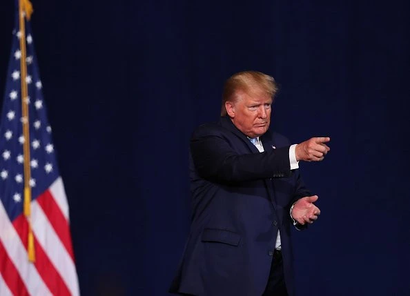 Facebook limita post de Trump que alega chance de fraude na eleição
