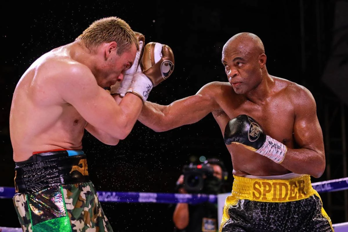 Anderson Silva vence Julio Cezar Chávez Jr. na volta ao boxe