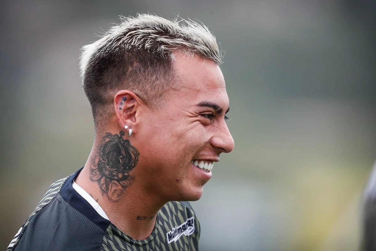 Pedido de Sampaoli, Vargas usará a 10 no Atlético, mas diz ser “9 clássico”