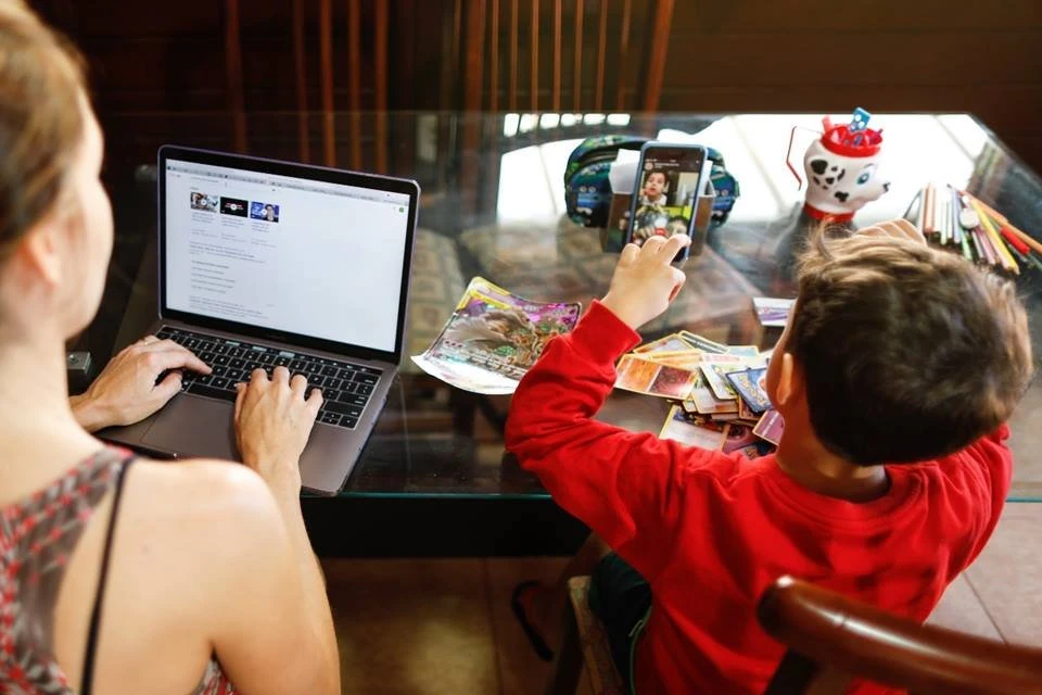 Pais de três filhos são os que mais querem fim do home office, diz pesquisa