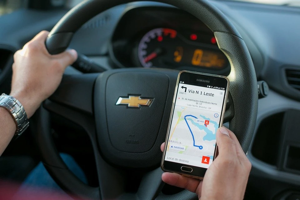 Motorista de app se irrita com bebida em carro, atropela e mata passageiro