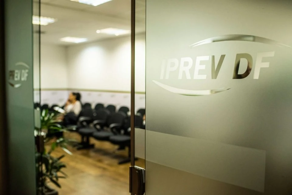 DF: Iprev assume processos de aposentadoria e pensão de servidores da Saúde