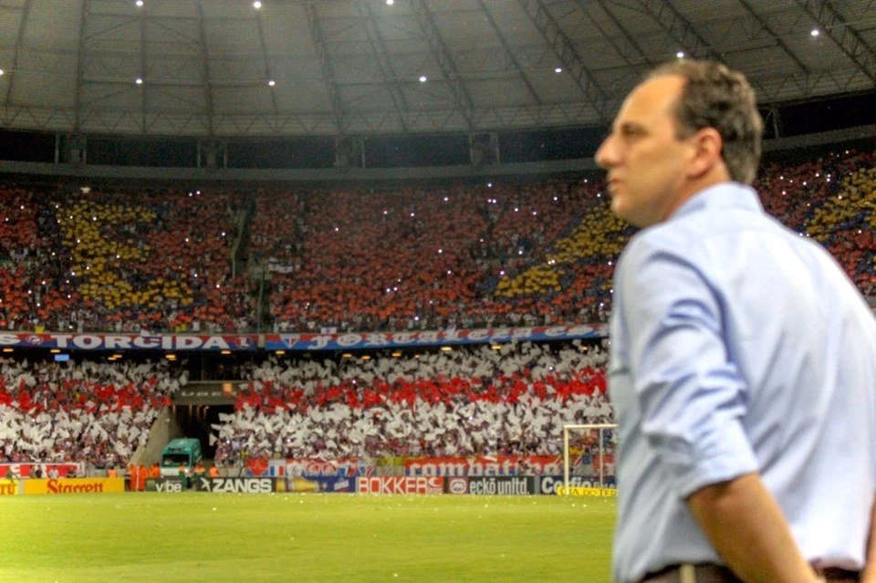 Fortaleza anuncia saída de Rogério Ceni e técnico fica perto do Flamengo