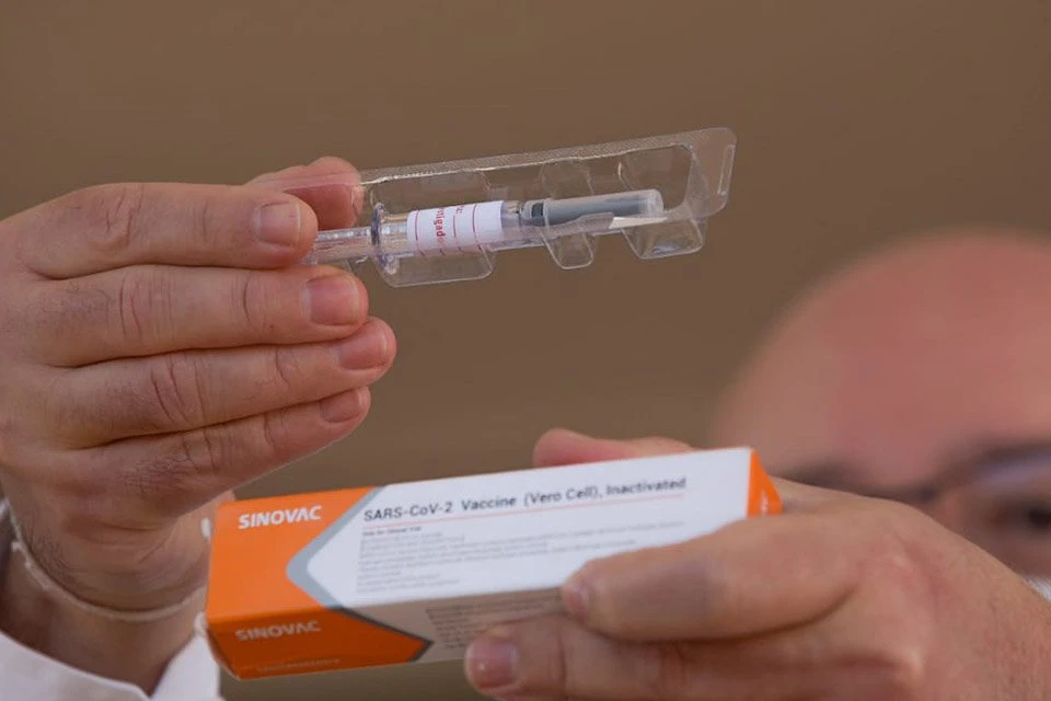 Conselho do Ministério da Saúde defende continuação de testes da Coronavac
