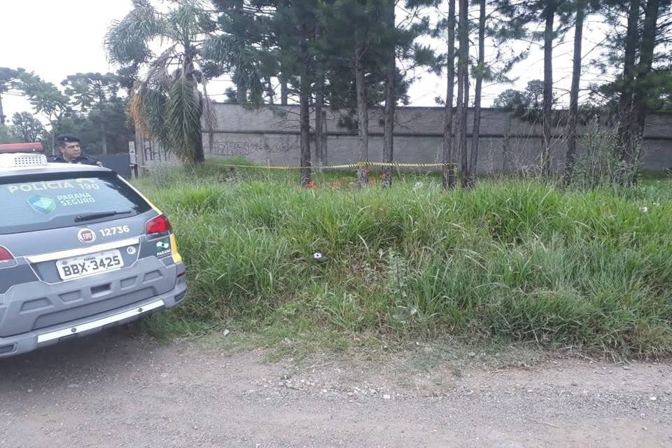 Morador de Curitiba se assusta ao encontrar homem morto em matagal