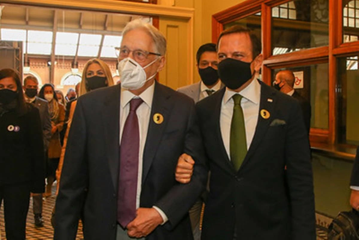 Após causar mal-estar no PSDB, FHC declara que votará em Doria
