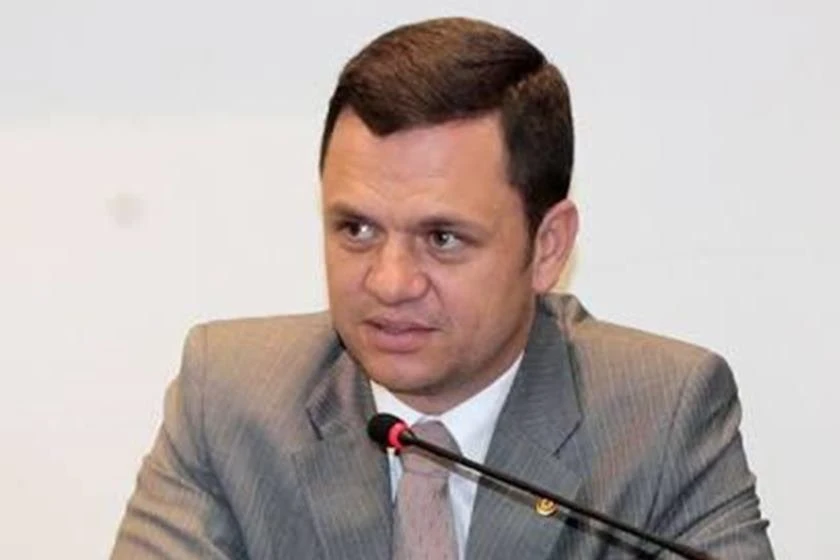 Oposição cobra ministro por saída de delegado que investigou Salles