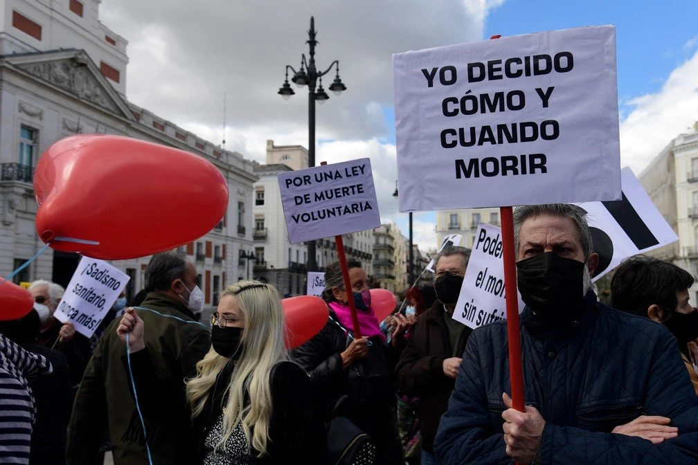 Lei que autoriza eutanásia entra em vigor na Espanha. Entenda