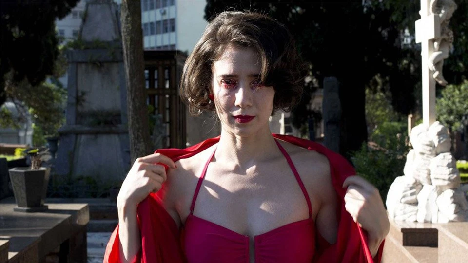 Marjorie interpreta garota de Ipanema do inferno em série de terror