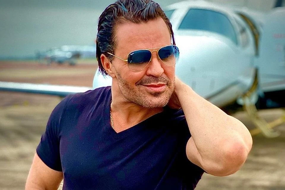 Eduardo Costa troca número de telefone após programa divulgar contato