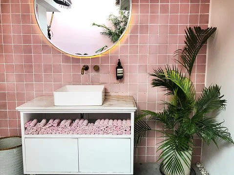 Veja dicas de como decorar um lavabo pequeno sem gastar muito