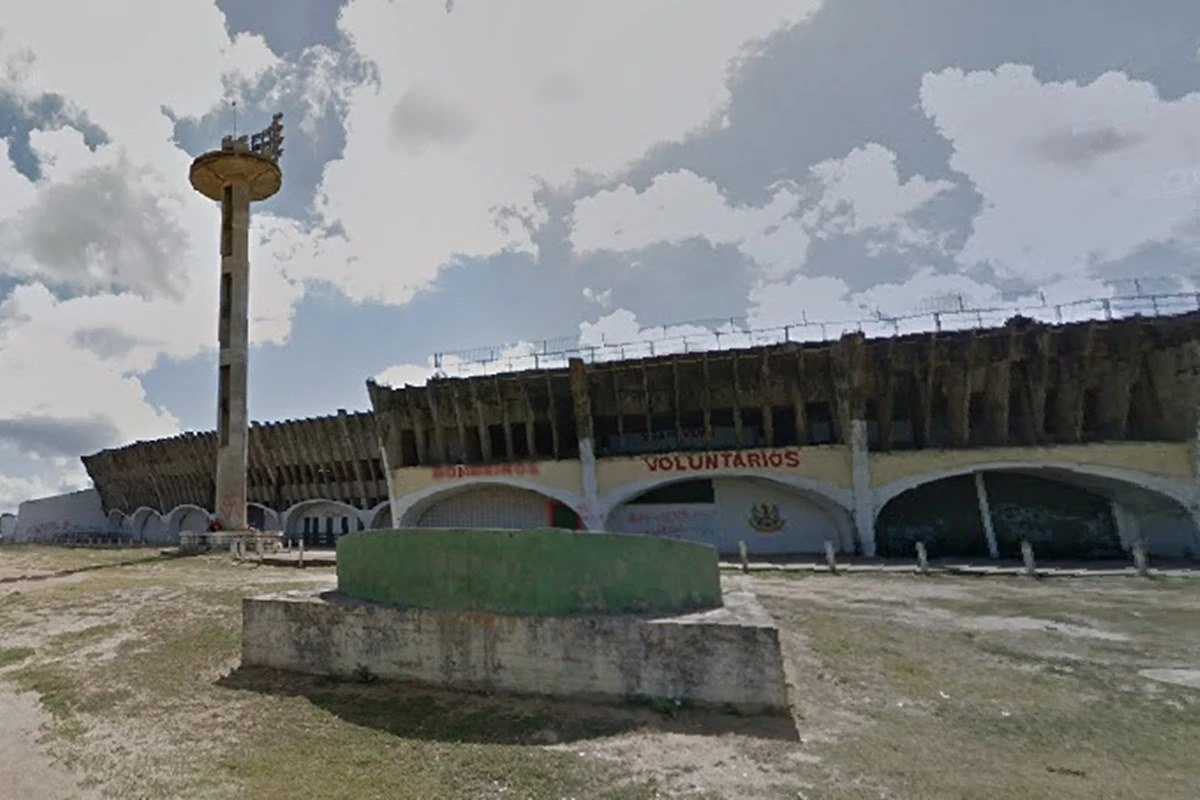 Cabos de iluminação são roubados de estádio na Paraíba