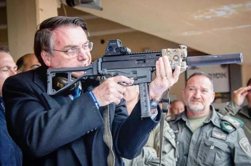 Caso Lázaro: “Arma deixa você dormir em paz em casa”, diz Bolsonaro