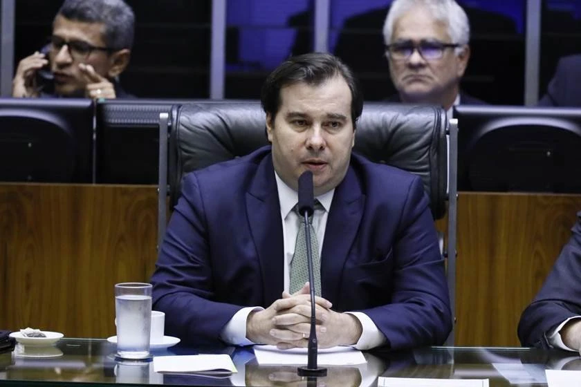 Maia defende que governo parabenize Biden e construa relação pragmática
