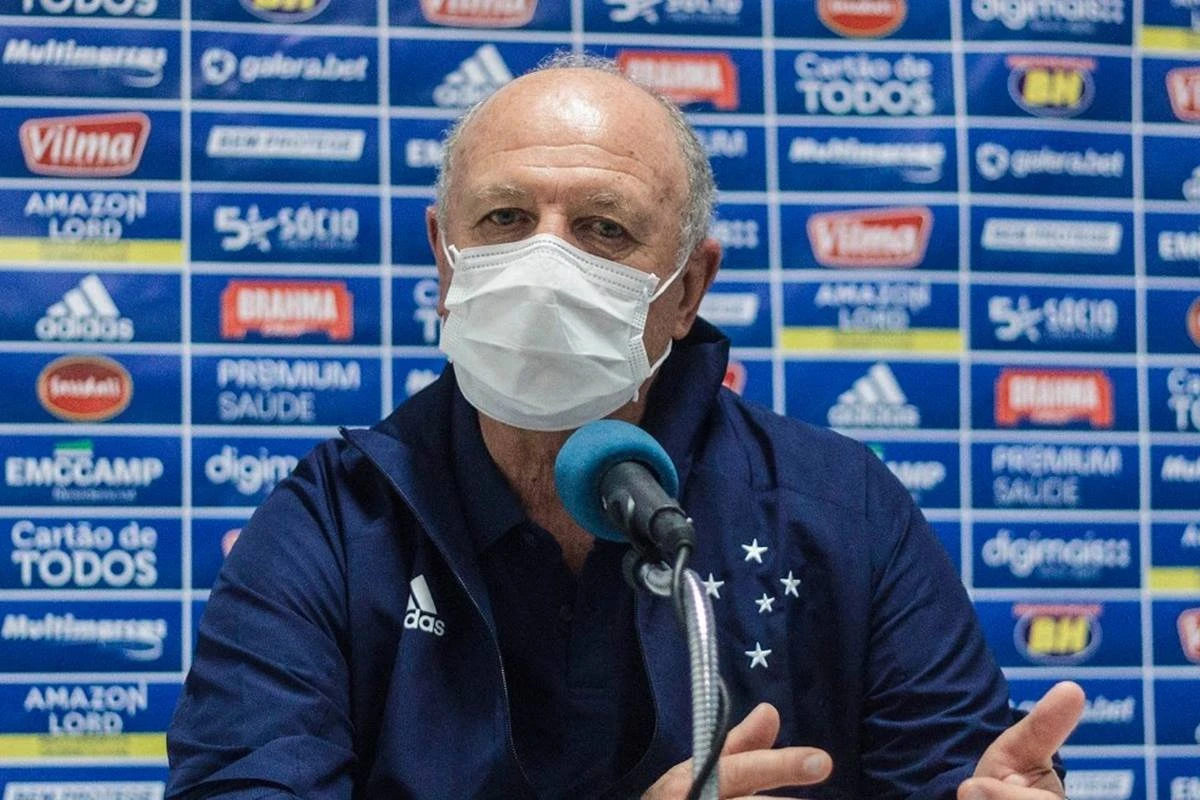 Felipão contém ânimo após vitória do Cruzeiro: “Barro até o pescoço”