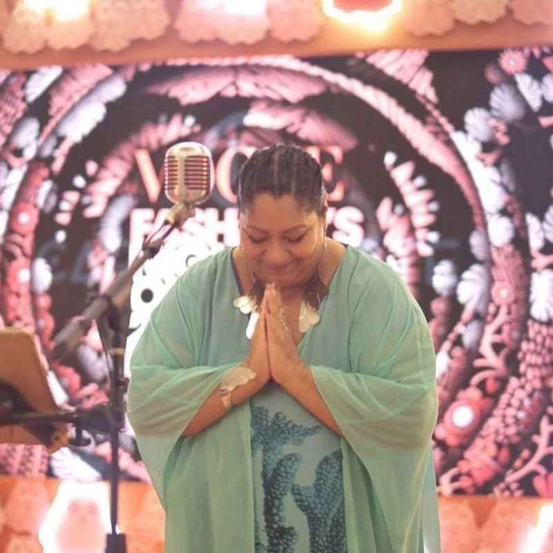 Cantora Carina Duarte morre por complicações da Covid-19 em Goiás
