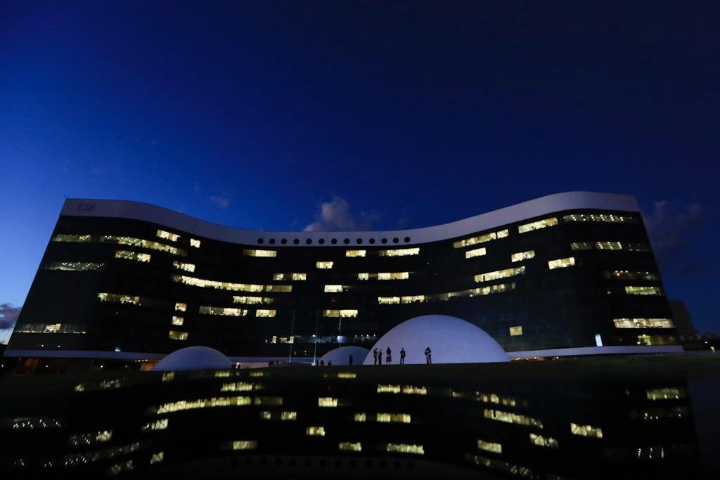 TSE multa pastores por fazer propaganda eleitoral durante culto