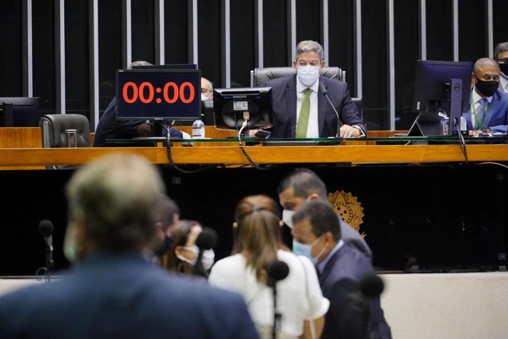 Câmara aprova texto-base de mudanças na Lei de Improbidade