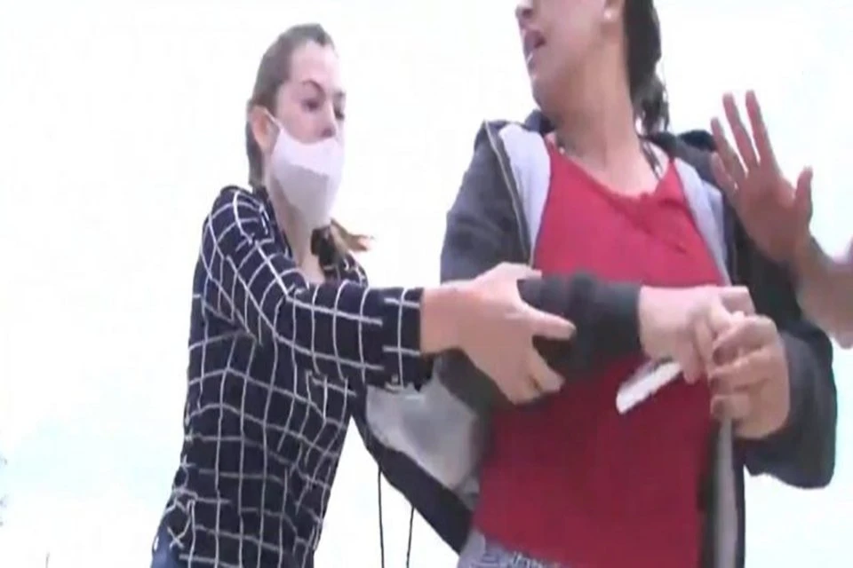 Equipe de TV é agredida enquanto trabalhava em praia de Florianópolis