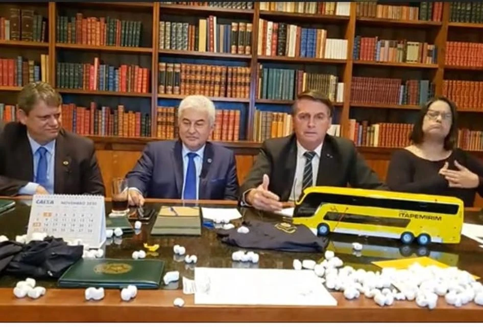 Bolsonaro afirma que Anvisa “não vai correr” para aprovar vacinas