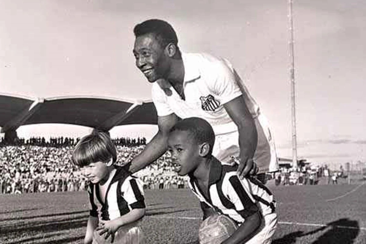 Pelé 80 anos: grama que o Rei pisou no DF virou prédio, arena e até clube