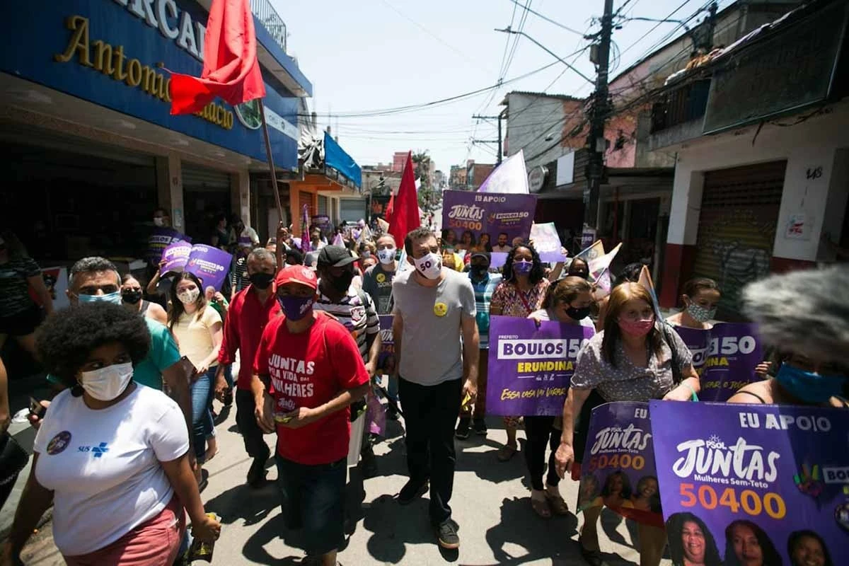 Em Paraisópolis, Boulos disputa votos com PT e lamenta desunião da esquerda