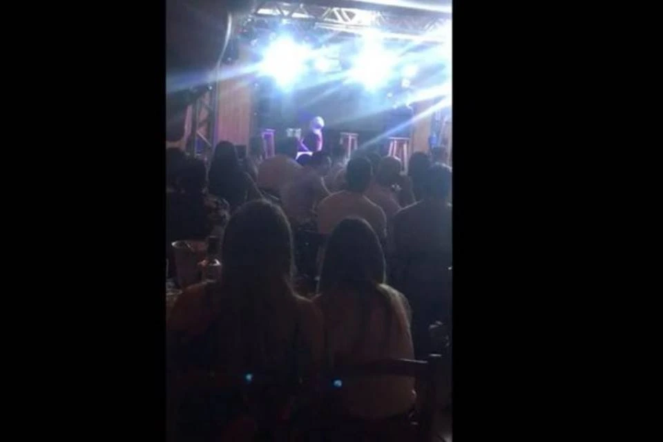 Vídeo. Delegado sobe em palco e acaba com festa irregular em Santa Catarina