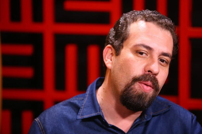 Guilherme Boulos diz que teve celular clonado e golpistas pedem dinheiro