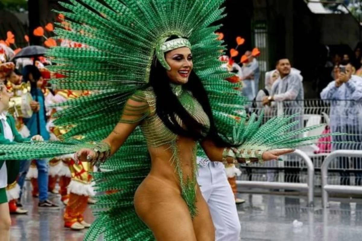 Juju Salimeni se despede do posto de rainha de bateria: “Muito carinho”