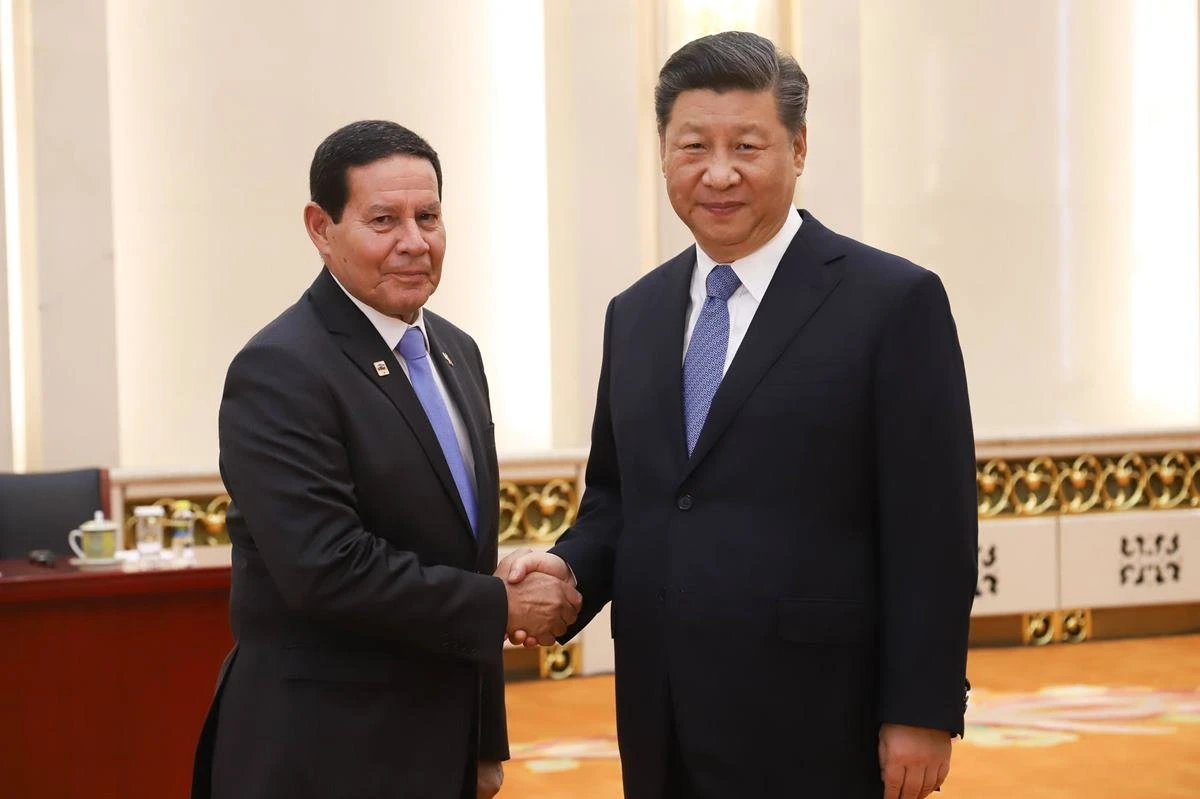 Mourão é perguntado se governo vai comprar vacina chinesa: “Lógico que vai”