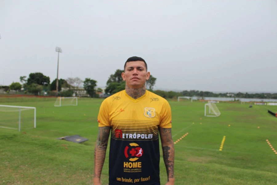 Brasiliense anuncia a contratação do zagueiro Breno Calixto