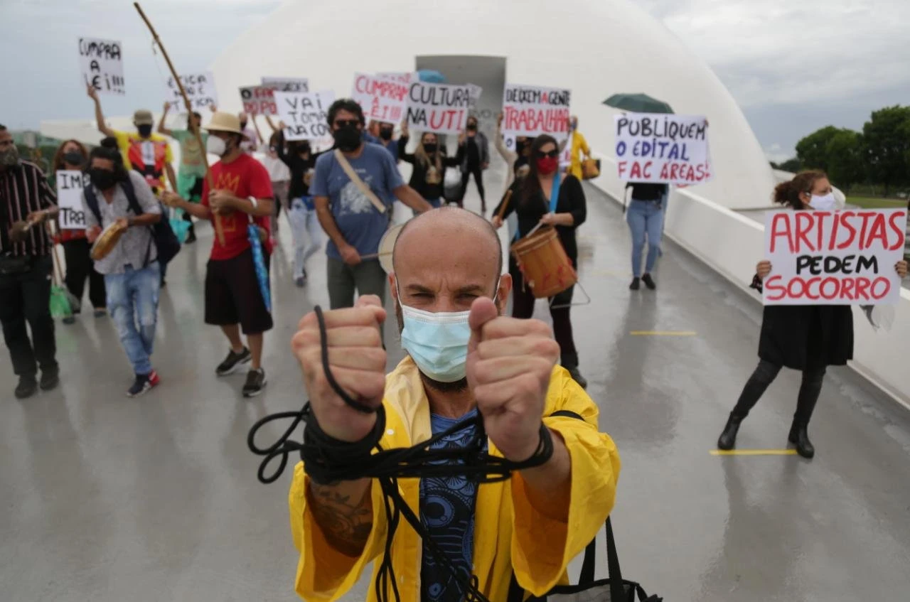 Lei Aldir Blanc: Cultura anuncia 1º lote da Linha 2 para coletivos. Veja