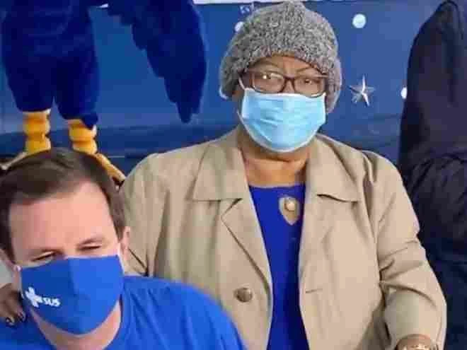 Paes faz piada com gorro de Tia Surica e toma “pescotapa”