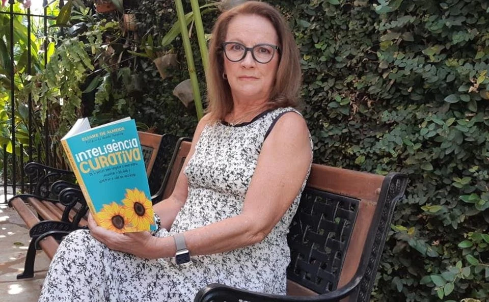 Livro promove acesso à saúde mental por meio da autoterapia