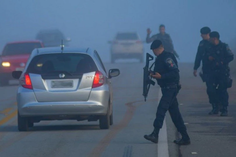 Autor de chacina fere policial durante troca de tiros em rodovia
