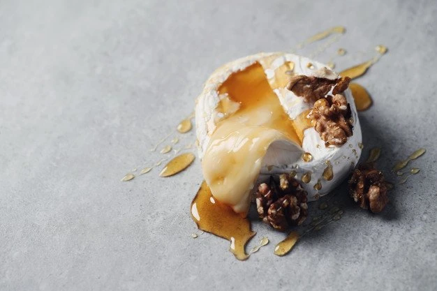 7 endereços do DF que apostam no queijo brie como protagonista dos pratos