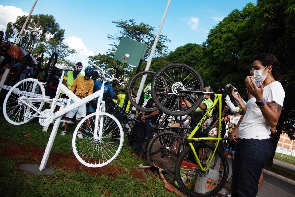 Rodas da Paz instala nova Ghost Bike no DF, em homenagem a ciclista morto