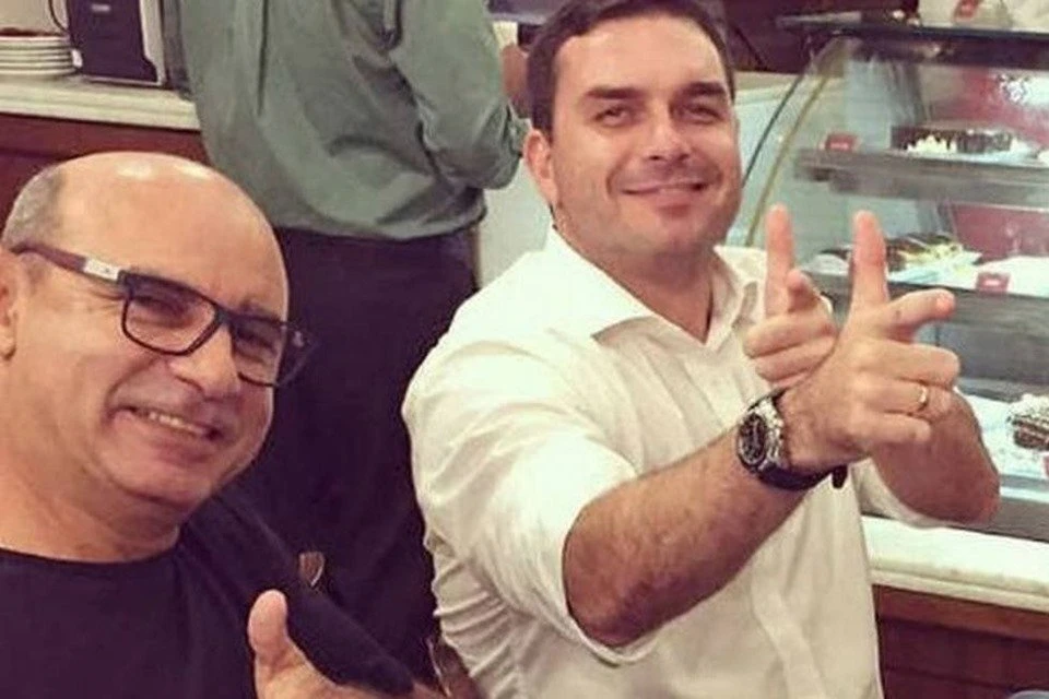 MPRJ quer perda de mandato de Flávio Bolsonaro em caso de condenação
