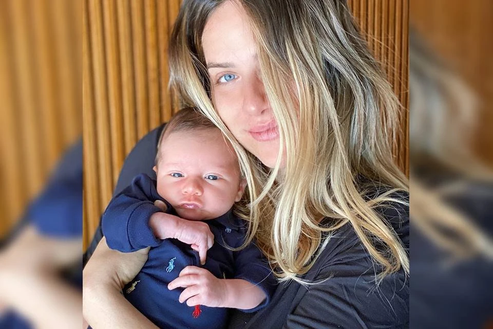 Giovanna Ewbank mostra Zyan apaixonado por brinquedo que ganhou da Títi