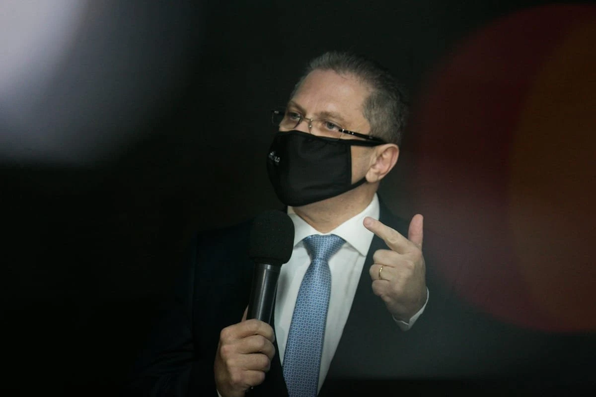 Secretário da Saúde de São Paulo culpa prefeitura por falta de vacina