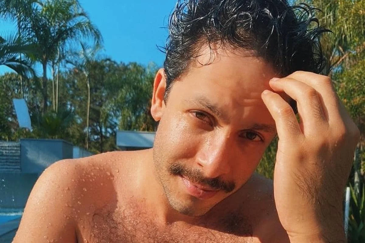 Pelado? Rainer Cadete posta clique picante e deixa fãs alvoroçados