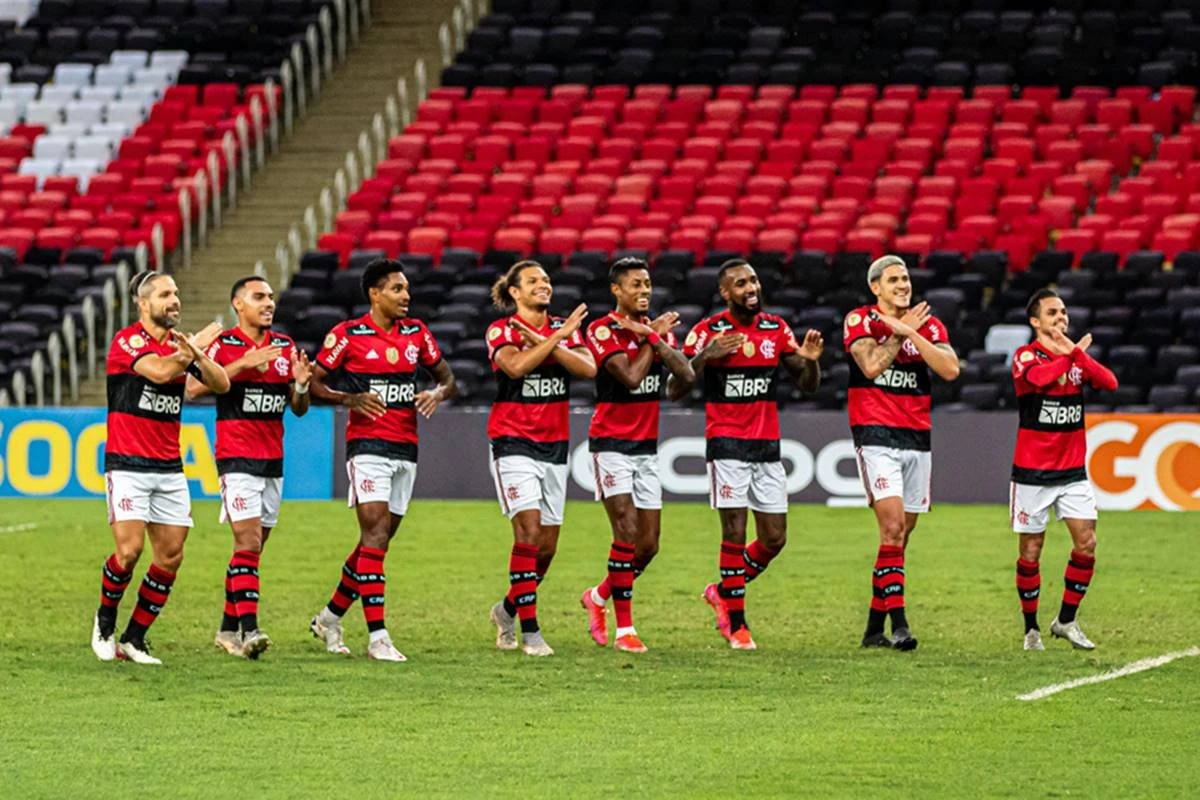 Bruno Henrique faz dois gols e o Flamengo vence na despedida de Gerson