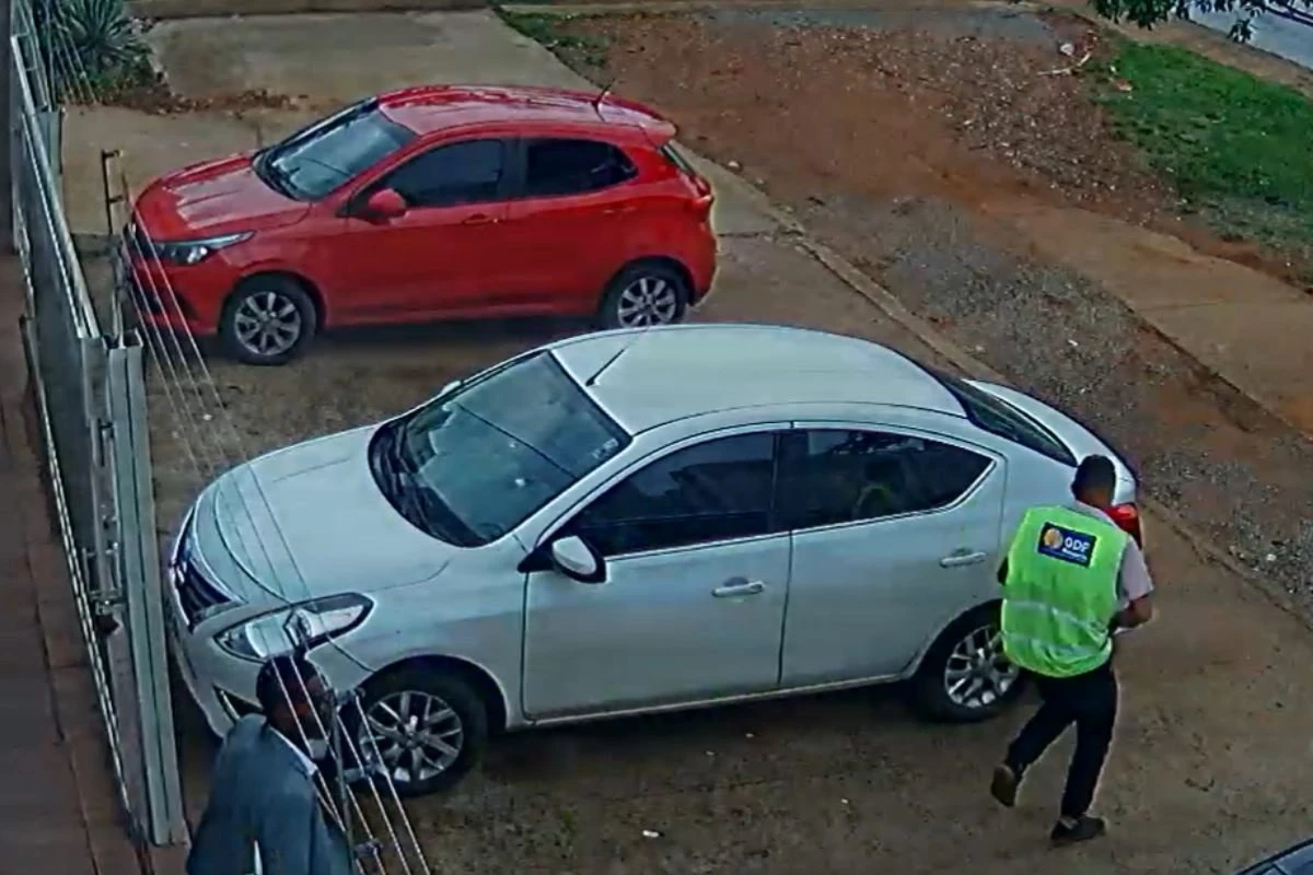 Vídeo. PM apreende adolescente com colete do GDF após roubo em imobiliária