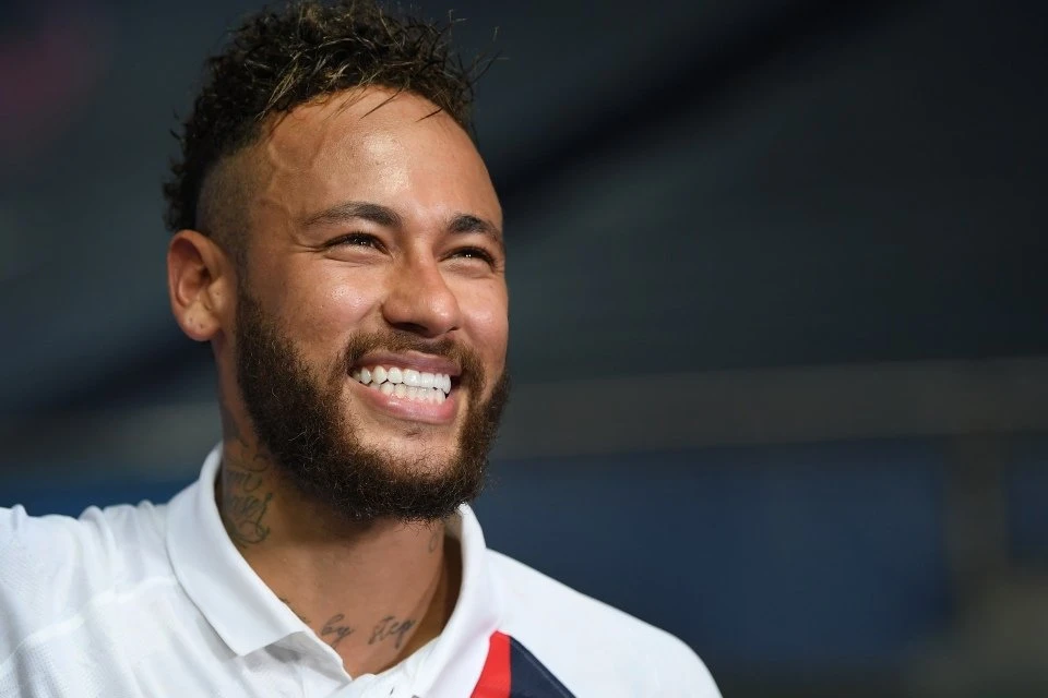 Neymar manda mensagem de apoio a garoto que sofreu racismo em Goiás