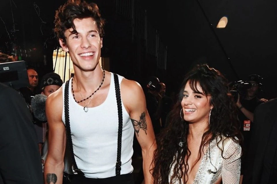 Shawn Mendes compartilha momento íntimo com Camila Cabello e web pira
