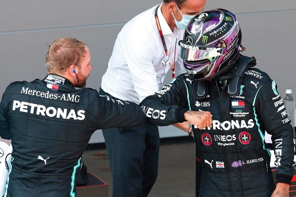 Companheiro de Hamilton, Bottas não se impressiona com recordes: “Sou melhor que ele”